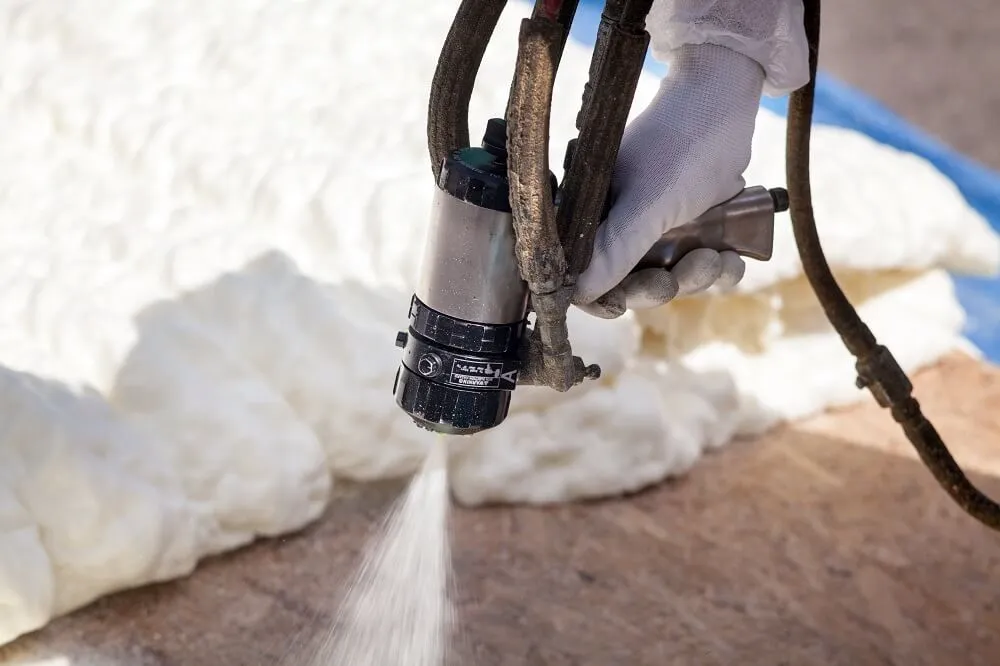 general contractors near Chicago spray foam inlusation
